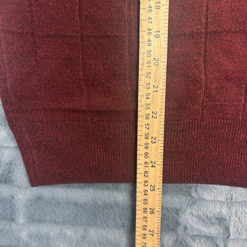 Dockers Mens Burgundy V-Neck Sweater Vest Maroon Grid Knit Size Medium 8044